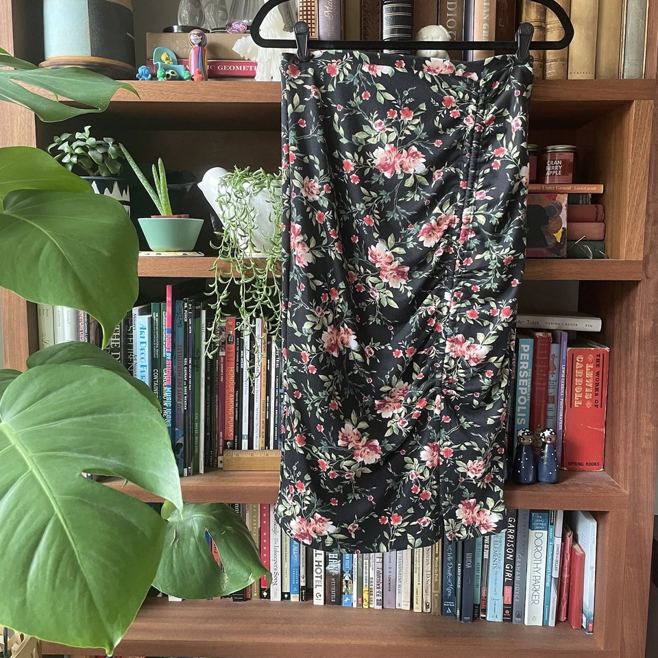 Pleione black floral skirt ruched gathered side - Image 4 of 4