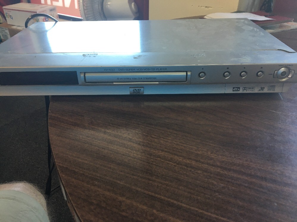 WORKING SILVER JVC XV-N33 DVD/SUPER VCD/VCD/CD PLAYER WITH CABLES