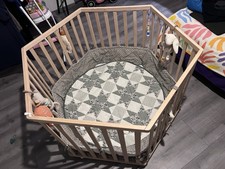 Roba Laufstall 6-eckig, Höhenverstellbar, mit Gepolstertem Stoffbezug