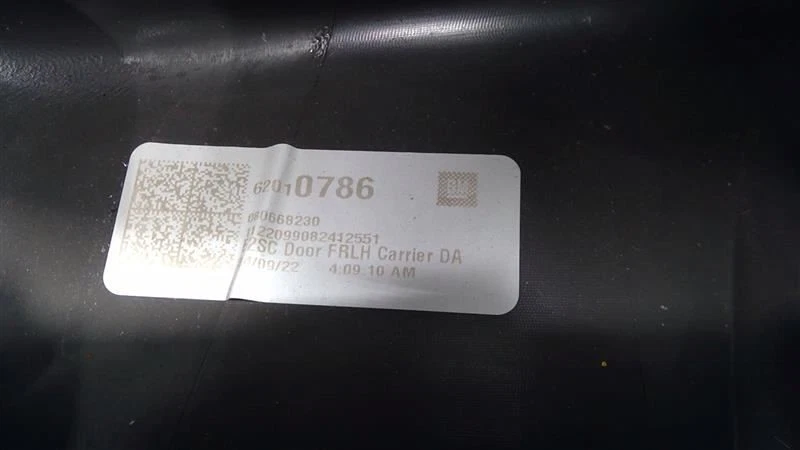 2016-2022 CHEVROLET MALIBU PAINEL DIANTEIRO ESQUERDO DA PORTA DO LADO DO MOTORISTA FABRICANTE DE EQUIPAMENTO ORIGINAL 84810727  - Imagem 3 de 4