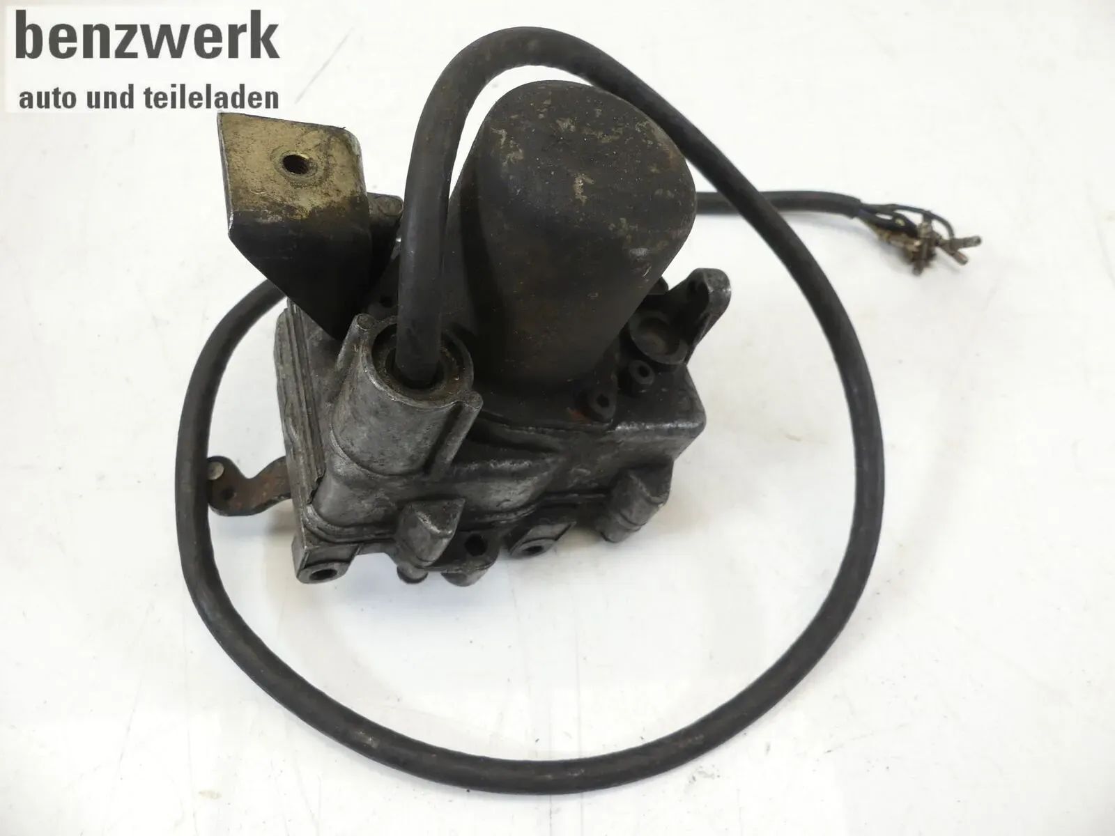 Mercedes-Benz W126 Steuergerät Stellmotor Tempomat A0025458632  