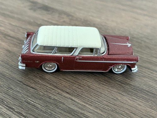 Johnny Lightning Coral 1955 Chevy Nomad - Rubber Tires 1:64 - Picture 8 of 9