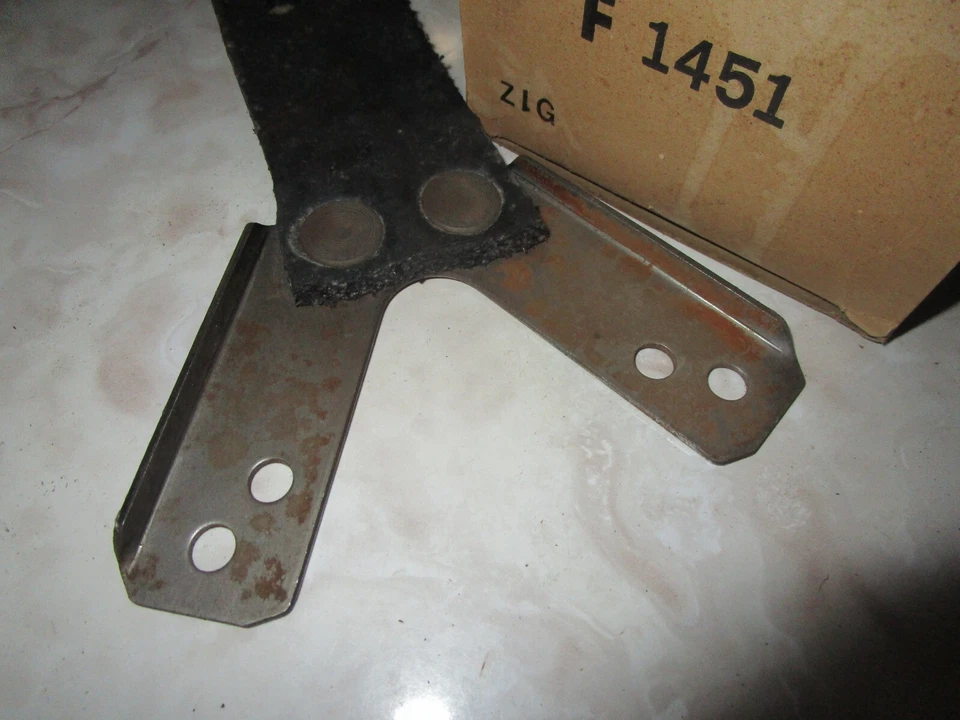 Suspensión de tubo de escape trasero NORS 1970 1971 1972 1973 1974 1975 Ford Maverick, Comet Foto 3 de 3