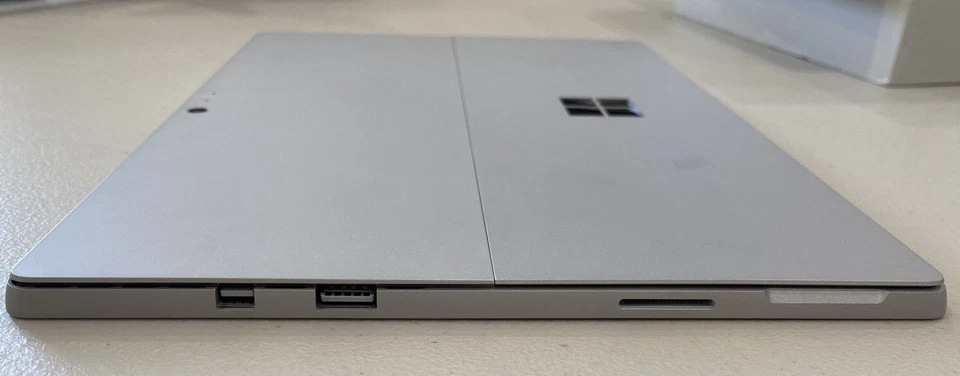 Microsoft Surface 1796 12.3" Core m3-7Y30 4GB RAM 128GB SSD Foto 4 de 4