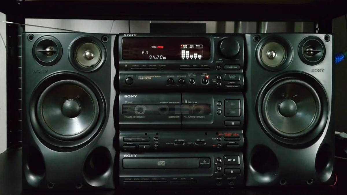 Sony Mini HiFi Component System FH-B711 with R.C. Voltage 220