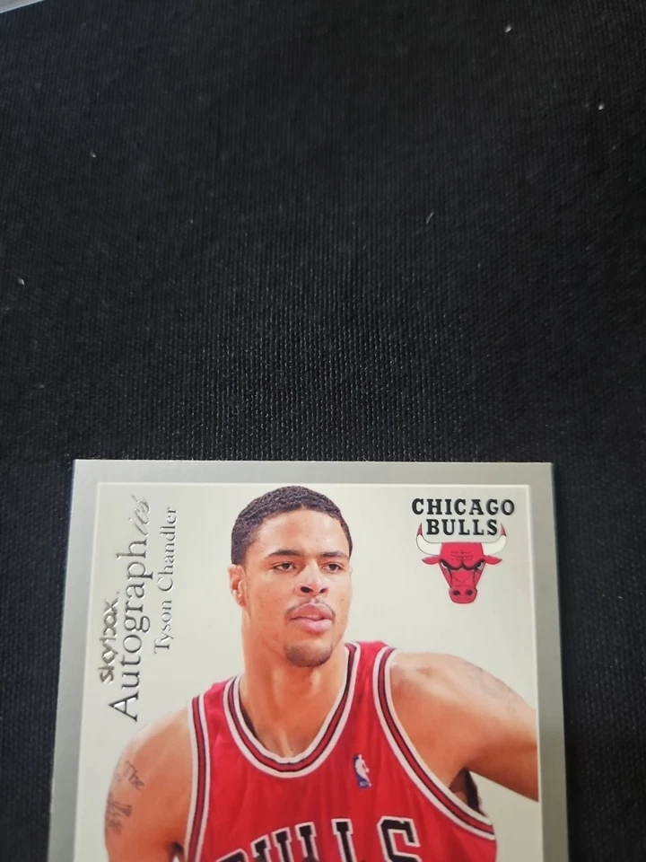 2003-04 Skybox Autographics Autographics Tyson Chandler #A-TC Silver /150 (AU) - Image 3 of 4
