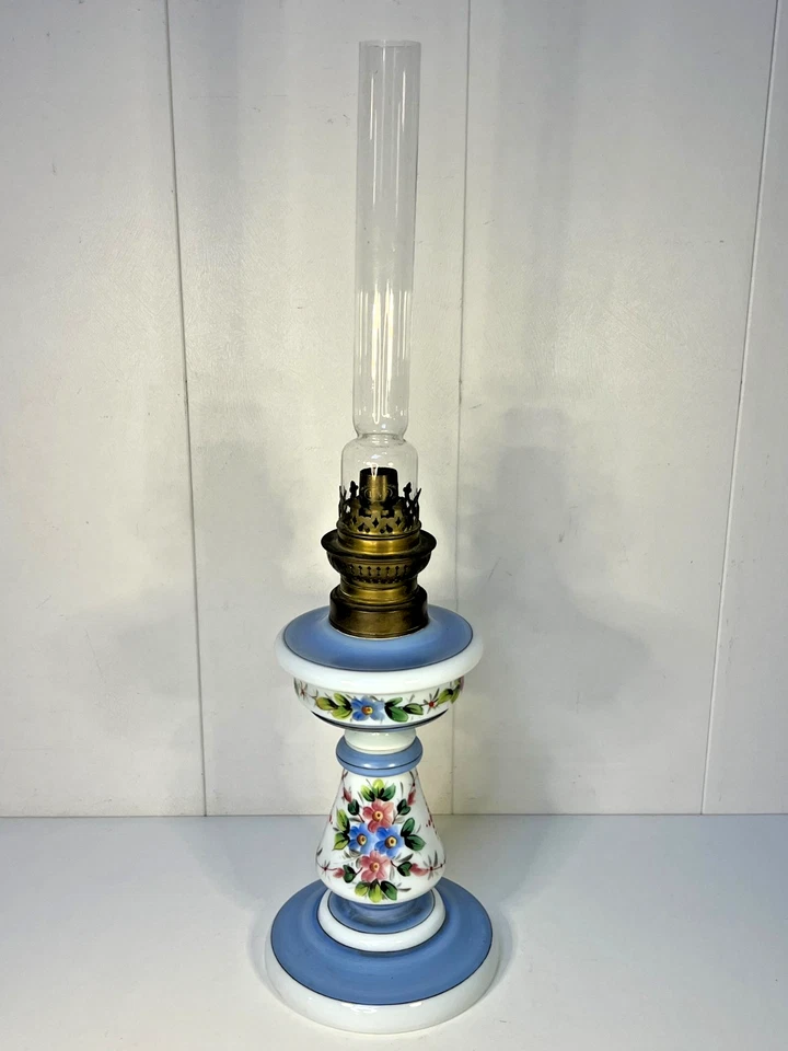 Lampe PÉTROLE ANCIENNE EN VERRE opaline XIXème - Photo 2/4