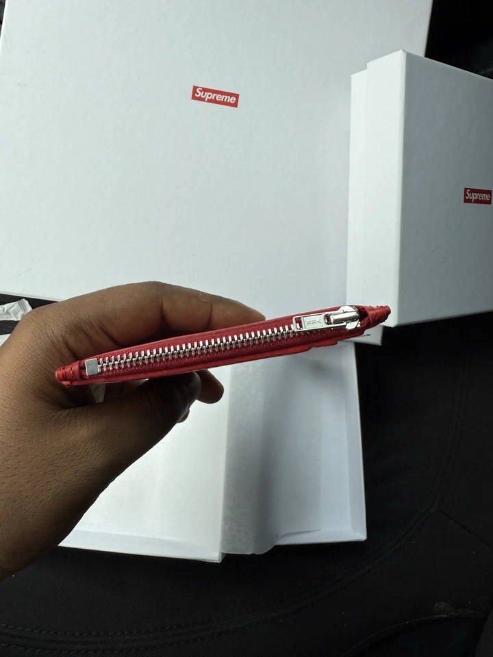 Tarjetero Supreme Cuero Cremallera Rojo SS25 Hecho en Italia OS En Mano Listo Para Enviar✅ Foto 3 de 4