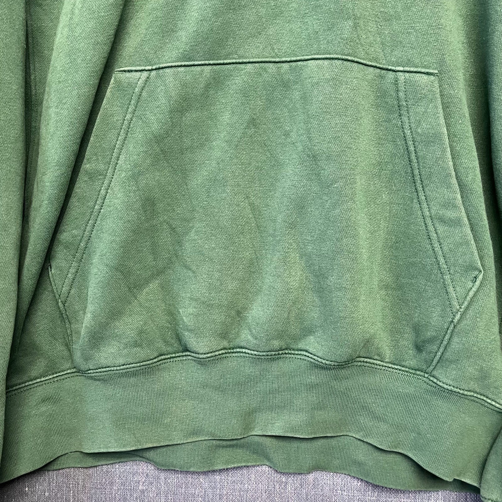 Nike Men's Hoodie Size M Green White Logo Graphic Pullover Sportswear Casual thumbnail 3