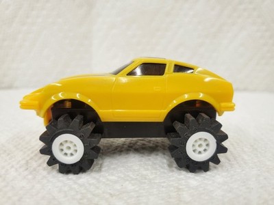 Stomper VL Value Line  Lights Up And runs Nice Yellow Datsun
