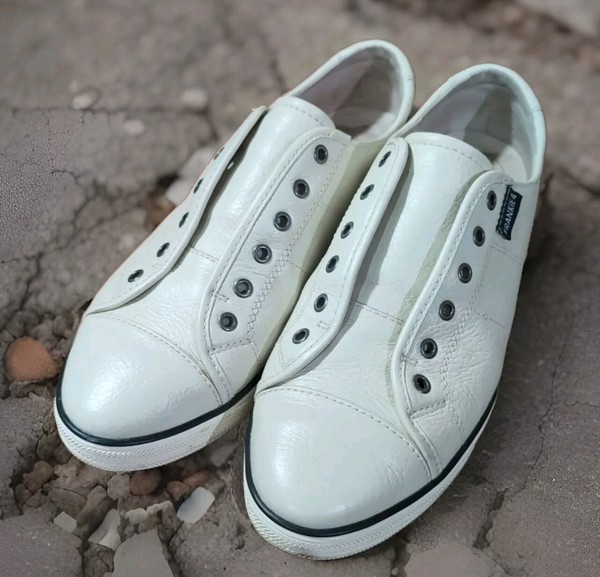 FRANKIE 4  Men's 10 Leather Cream Slip On Soft Designer