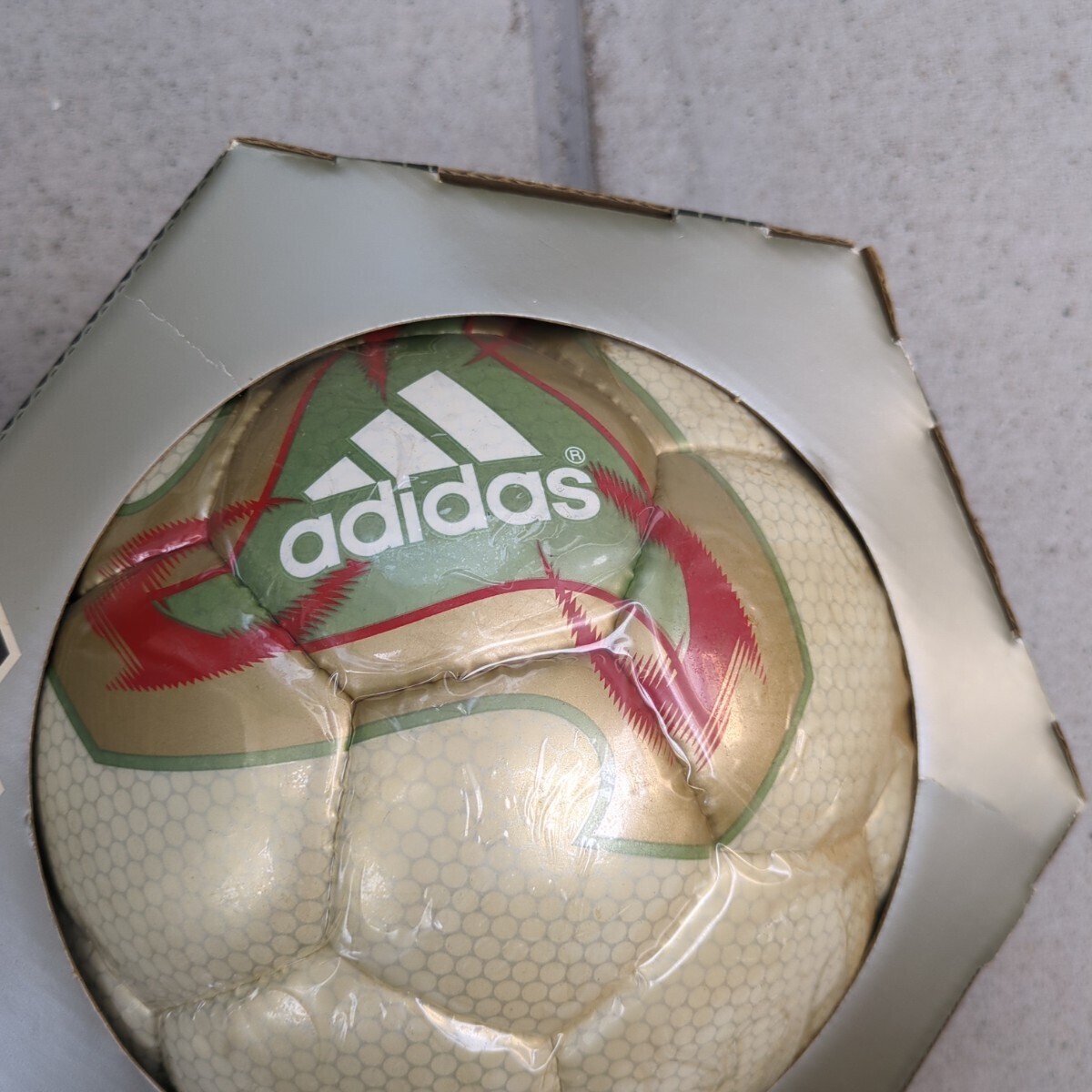 2002FIFAワールドカップ　サッカーボール5号adidas Adidas Fevernova 2002 | FIFA World Cup Match Ball | Size 5