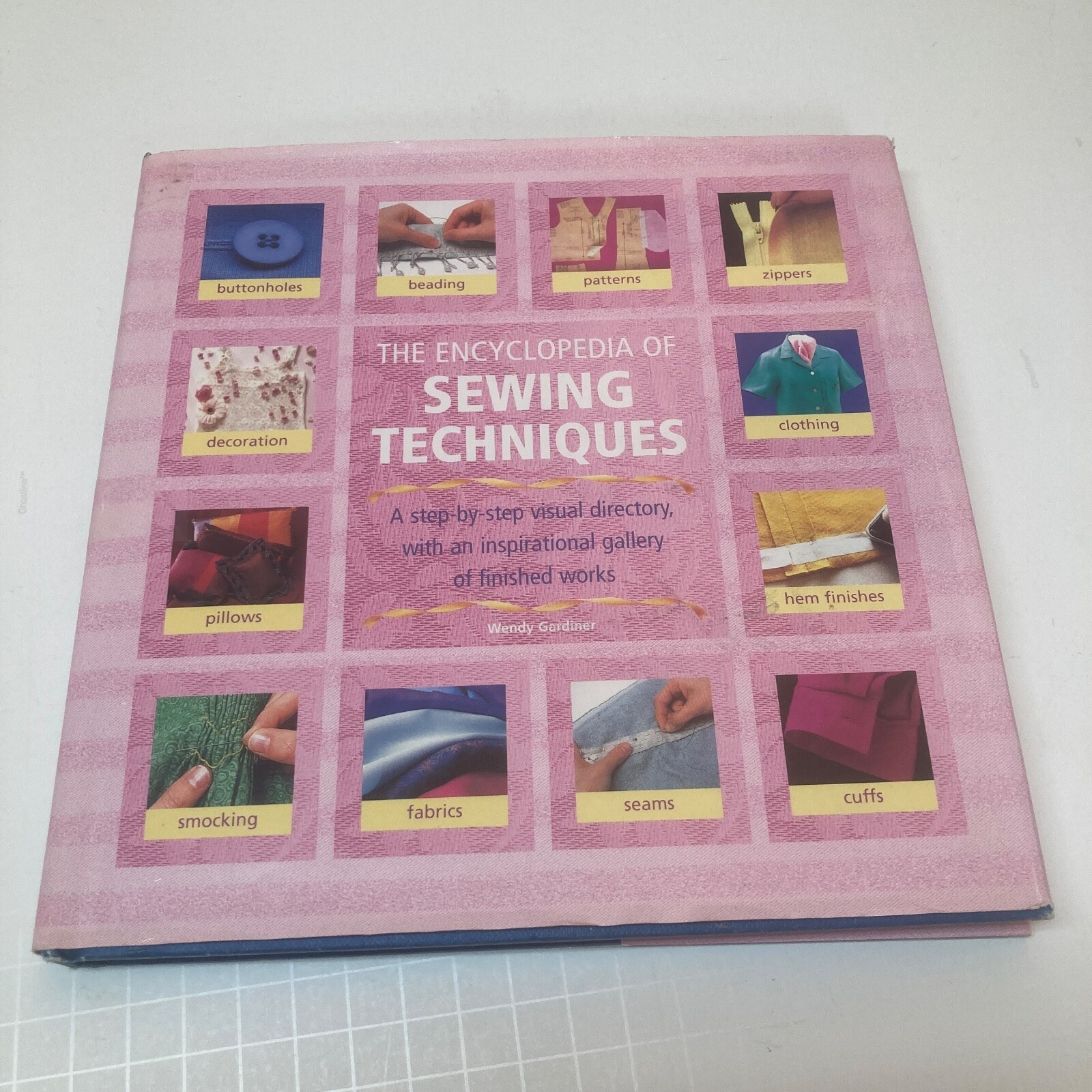 The Encyclopedia of Sewing Techniques Wendy Gardiner Hardback 2003