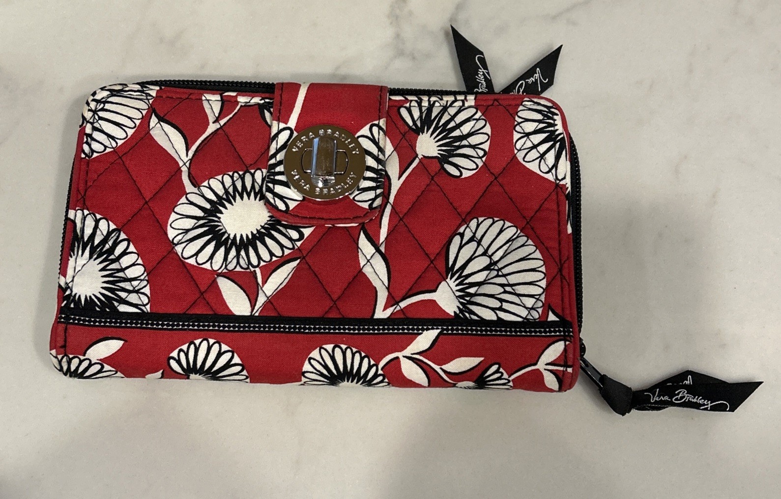 Vera Bradley Turn Lock Zip Around Wallet Retired Deco Daisy Floral Red Quilted