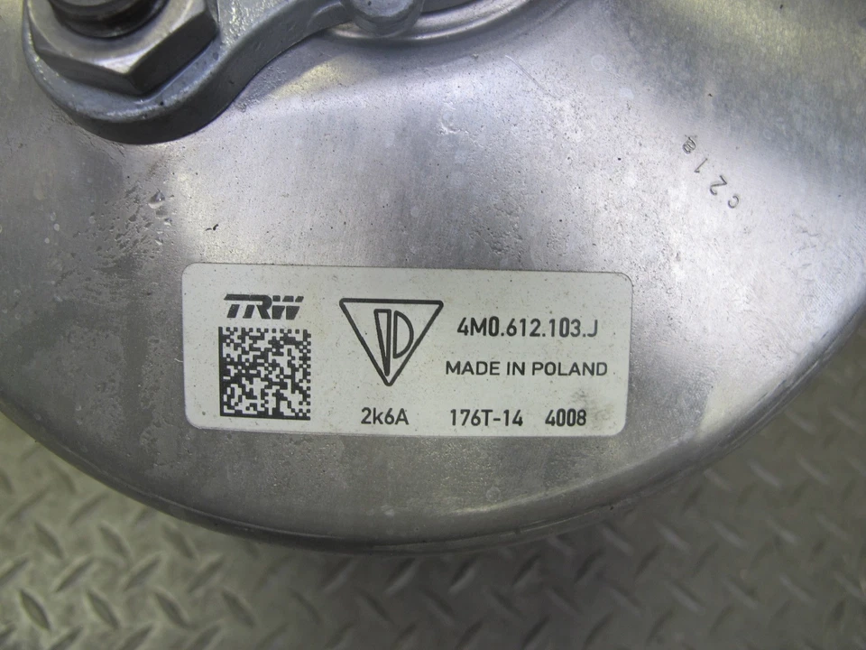 2015-2018 PORSCHE MACAN BRAKE MASTER CYLINDER BOOSTER FLUID RESERVOIR - Image 3 of 4