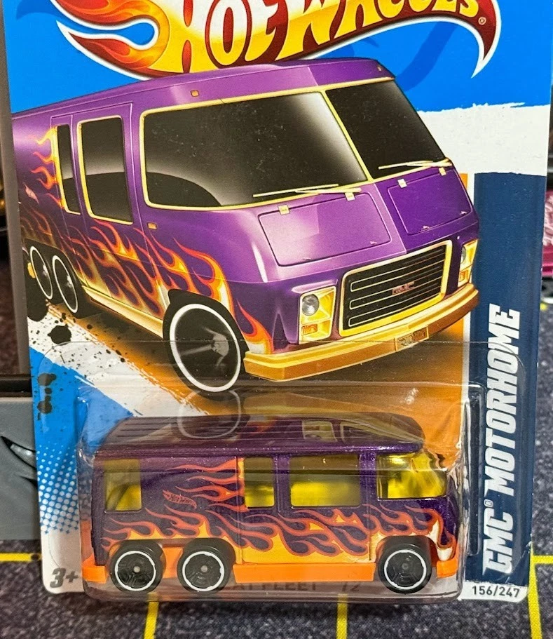 Autocaravana GMC Hot Wheels 2012 Heat Fleet #6/10 Purple Flames P39 Foto 2 de 2