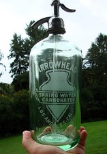 DEPRESSION GREEN ARROWHEAD WESTERN ETCHED SELTZER BOTTLE LOS ANGELES, CALIFORNIA