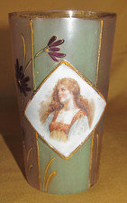 Ancien verre gobelet à décor floral émaillé buste de femme Art Nouveau