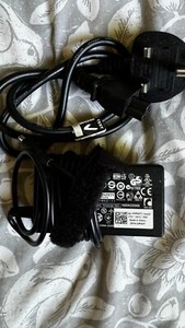 Dell Laptop Ladegerät Original 45 W 19,5 V 2,31a LA45NM121 + UK Kabel - Ref