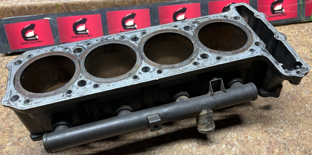 2001 Kawasaki ZG1000 Concours Engine Motor Cylinder Jug Block
