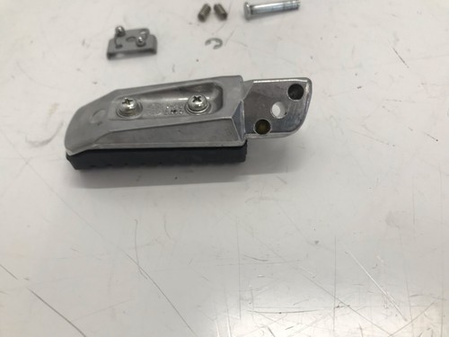 PEDANA POGGIAPIEDE POSTERIORE DESTRA KAWASAKI VERSYS 650 2021-2025 - Foto 15 di 15