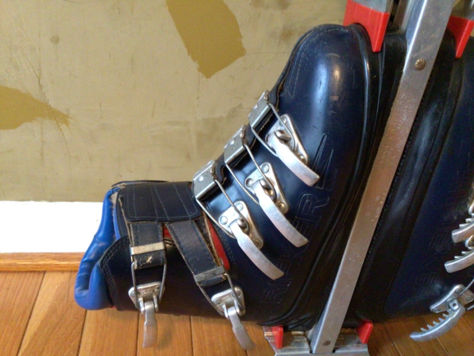 SALOMON Stivali da sci vintage Rieker Germania in pelle fibbie in metallo con portasciugatura