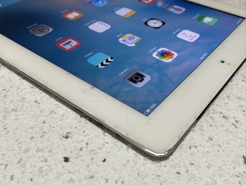 Apple iPad 2 32GB, A1396 Wi-Fi + 3G (Unlocked), 9.7in white (AU Stock) #12/2 - Picture 4 of 11