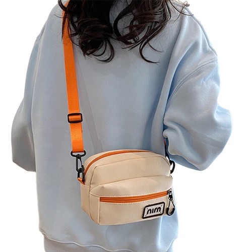 Trendy Nylon Shoulder Bag with Zipper Small Handbag for Ladies and Students - 第 9/10 張圖片