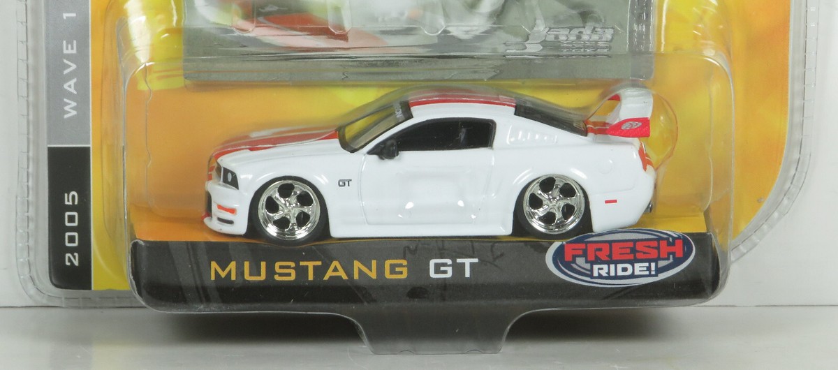 Jada Dub City Kustoms 2005 Ford Mustang GT 05 Ponycar White Wave 1