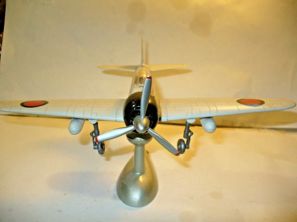 MITSUBISHI A-M "ZERO" modello in plastica scala 1/50 - Immagine 2 di 3