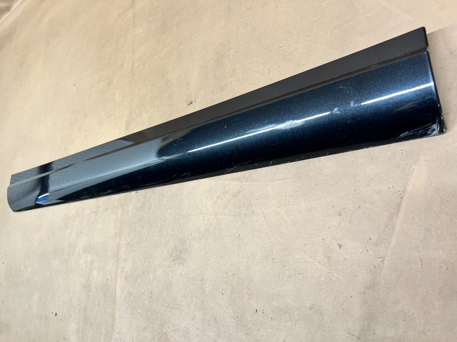 2017-2020 MASERATI LEVANTE FRONT LEFT SIDE EXTERIOR DOOR LOWER MOLDING TRIM OEM