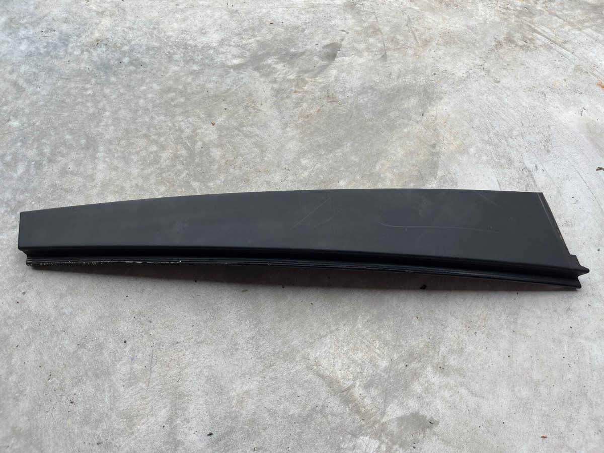 97-03 BMW E39 528 530 540 REAR LEFT EXTERIOR DOOR PILLAR MOLDING