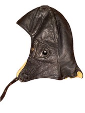 Fliegermütze aus Leder  Cabriohaube Ohrenklappen und einem Nackenschutz 2.WK