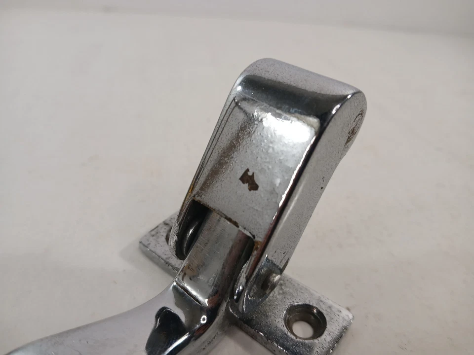 Abrazadera central del capó superior convertible Jaguar XK120 54-54, XK140 54-57 Foto 4 de 4