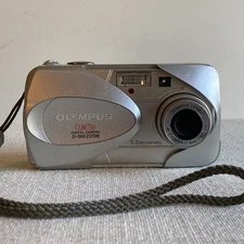 Olympus CAMEDIA D-560 Zoom 3.2MP Digital Camera - Silver Tested And Working