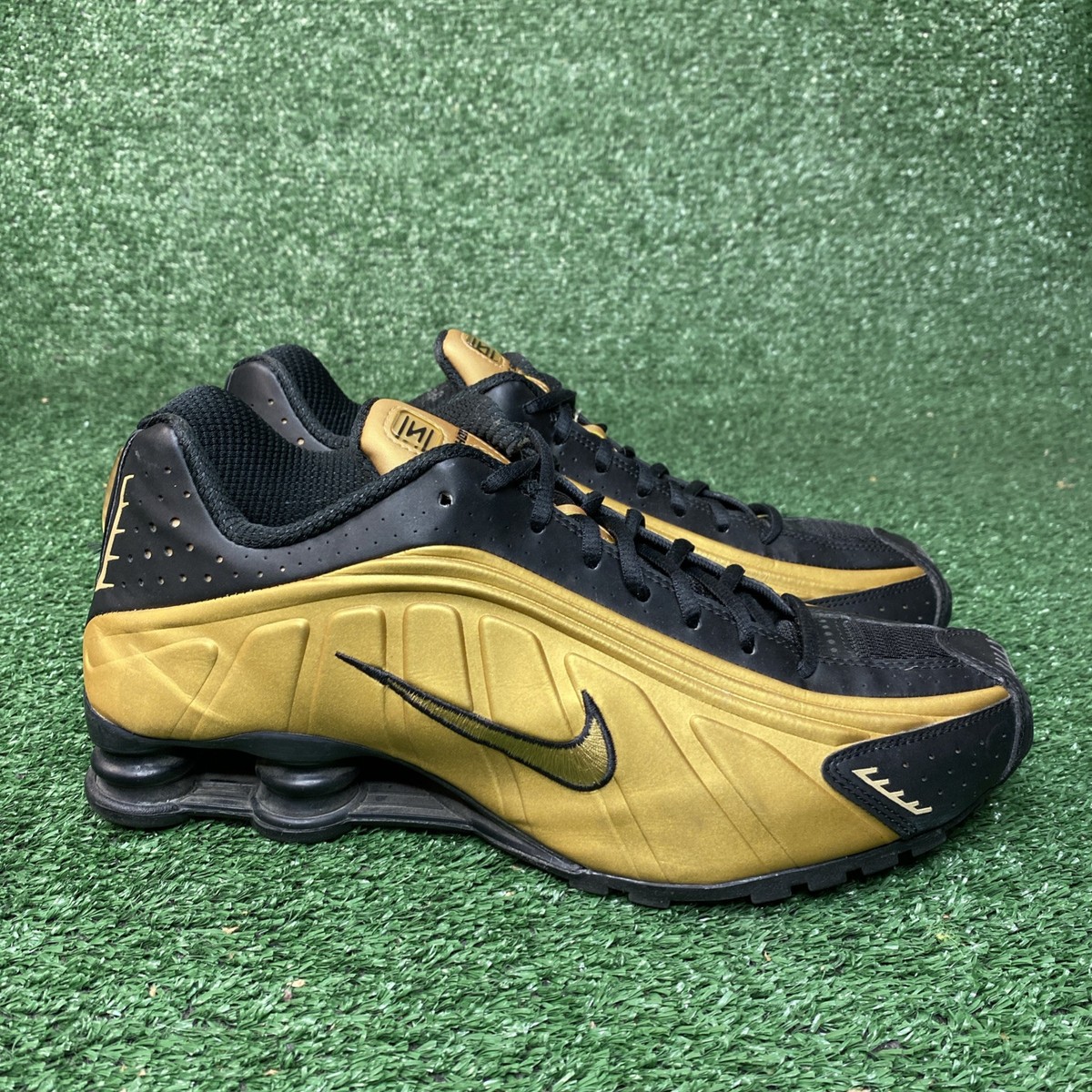 Nike Shox R4 Metallic Gold Black Shoes 104265-702 Men's Size