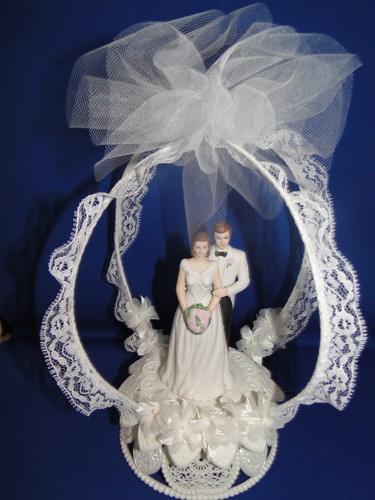 New Vintage Wilton Wedding Bliss Wedding Cake Top, White coat # 117-7331 - Picture 6 of 6