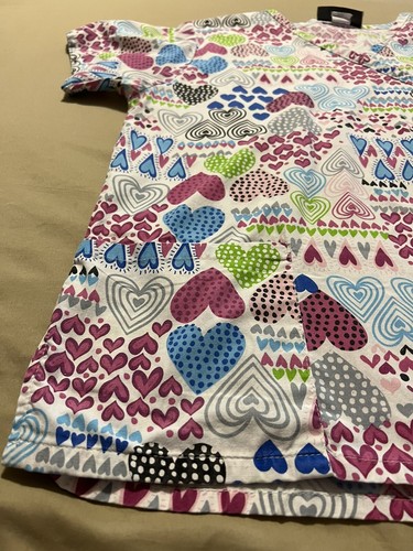 Bonita Scrubs Large Scrub Top White Hearts 2 Pockets - Picture 2 of 7
