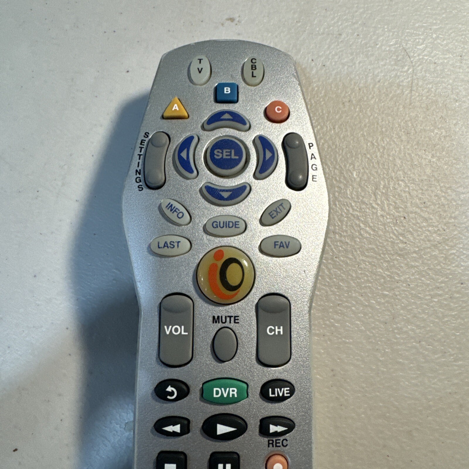 Cablevision UR2CBLCV04 Universal TV Cable Remote Back Cover Broken