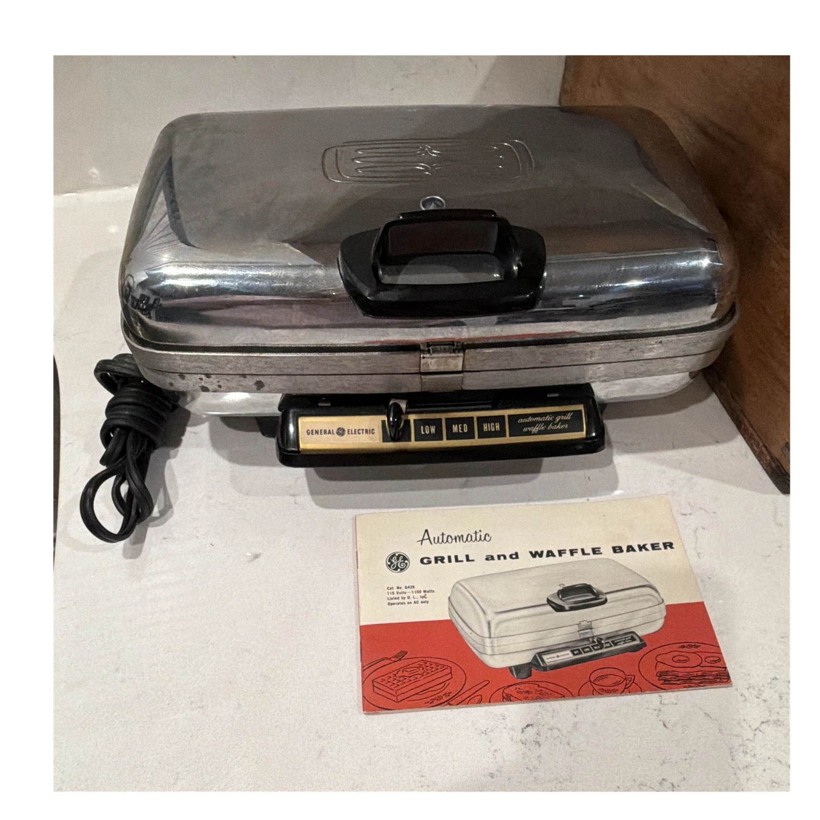 Vintage General Electric Automatic Grill & Waffle Baker 2AG42 115V 1100W
Opens in a new window or ta