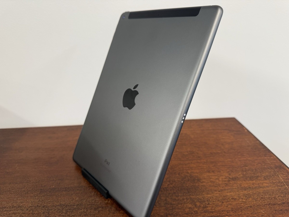 Apple iPad 8th Gen 128GB WiFi + Cellular A2428 Unlocked Space Gray