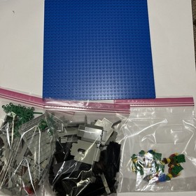 LEGO 6077 Forestmen's River Fortress Minifigures And Partial Set ~90%