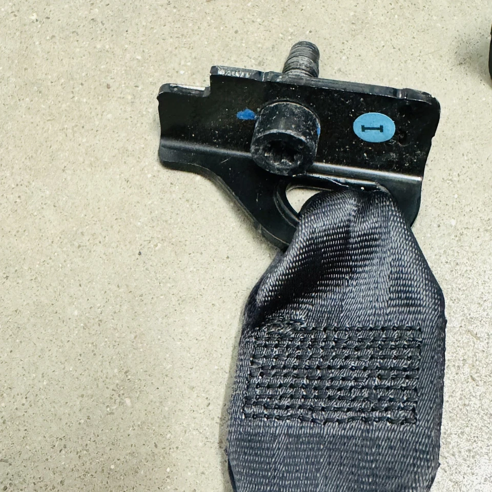 ✅ 2012-2015 Fiat 500 Front Right Left Side Seat Belt Buckle SET Black OEM - Image 4 of 4