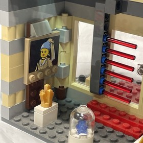 LEGO City 60008 Museum Break-In As Is with Extra Minifigures + Jester cas437