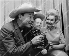 8b20-18924 Roy Rogers Dale Evans and family 8b20-18924 8b20-18924