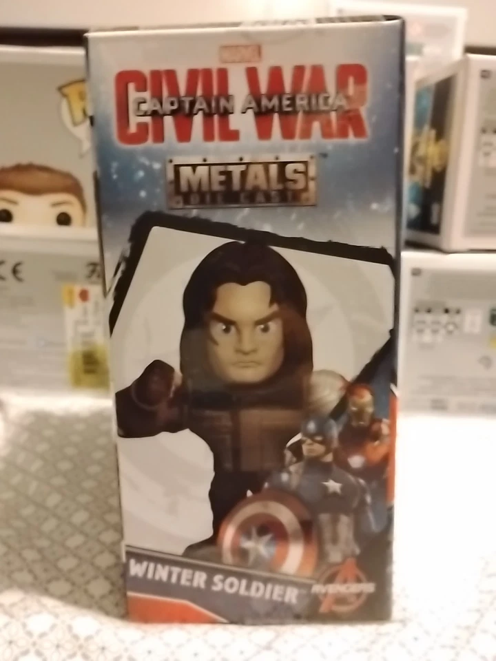 Boneco de ação Soldado Invernal M49 METALS DIE CAST Capitão América Guerra Civil - NOVO - Imagem 2 de 3