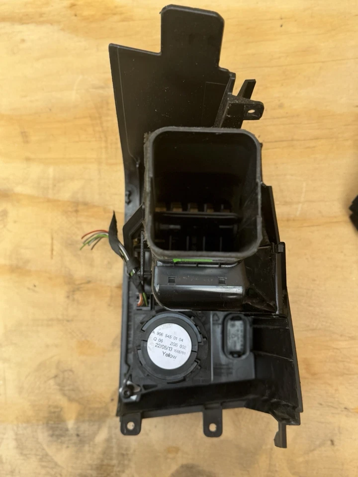 Dodge Sprinter 2500 2007-2012 bisel de ventilación delantero izquierdo con interruptor de faros OEM Foto 2 de 4