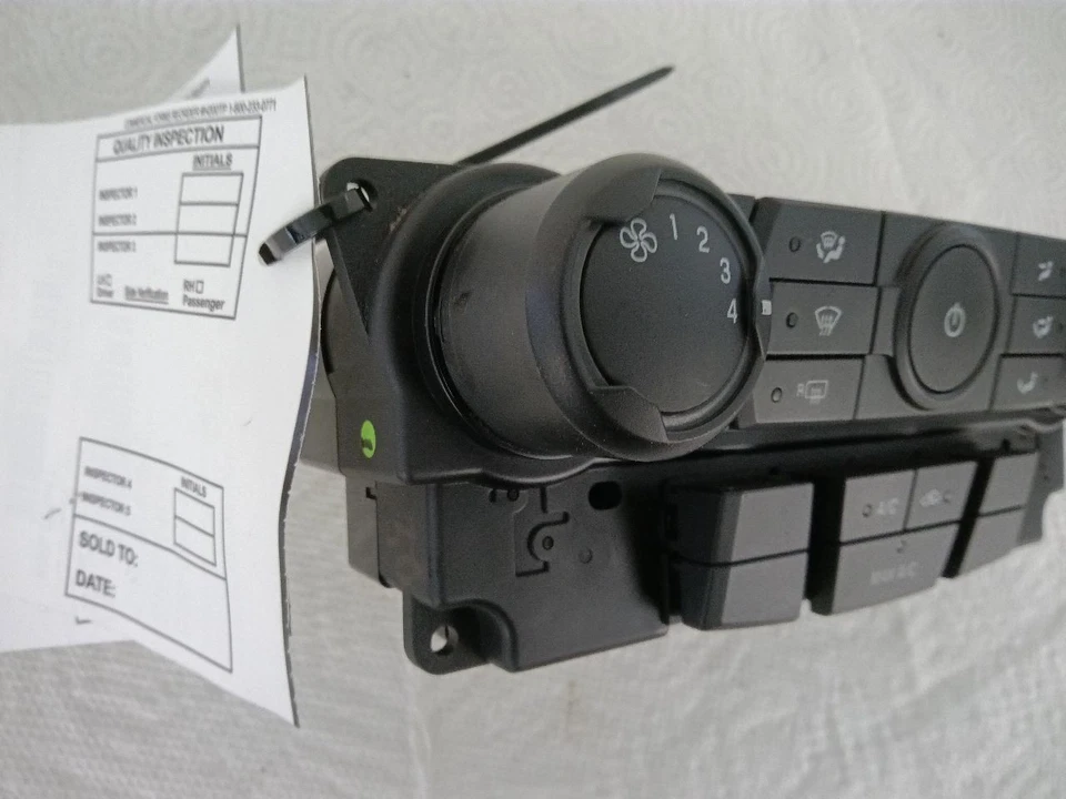 08 09 10 2011 Ford Focus control de temperatura con aire acondicionado | sin asientos térmicos Foto 2 de 4