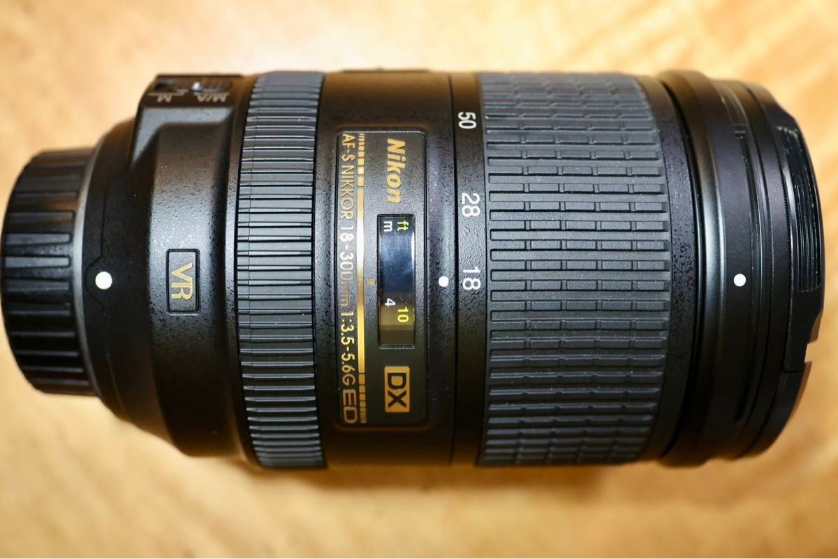 Nikon AF-S DX NIKKOR 18-300mm f/3.5-5.6G ED VR Superzoom Lens w