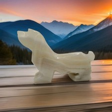 Vintage Beautifully Banded Mexican White Onyx Bloodhound 4 1/2 Inches &times; 1 Inch